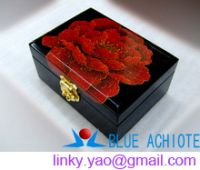 Jewelry Boxes & Pouches