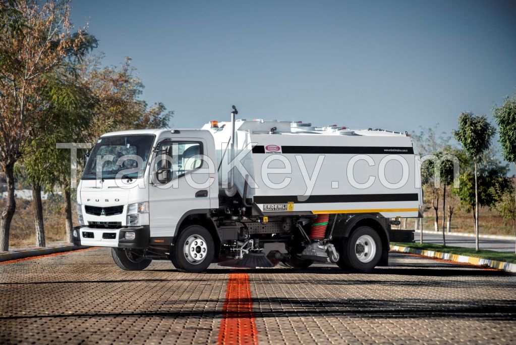 4 CBM Vacuum Road Sweeping Truck