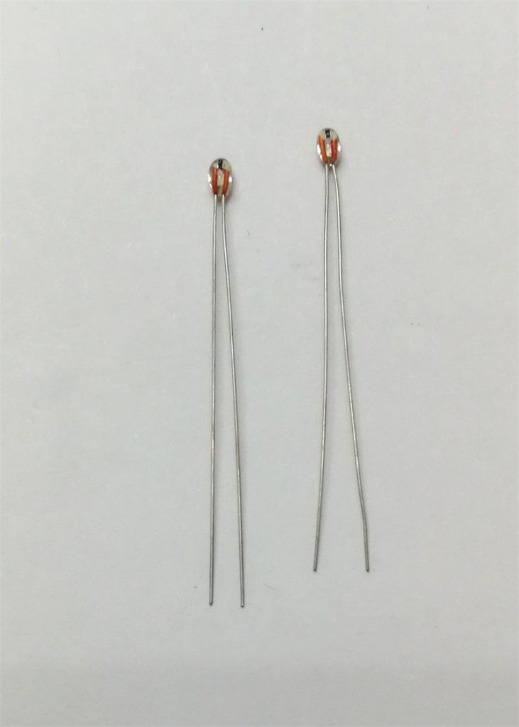 Glass sealed thermistor for temperature sensor with waterproof