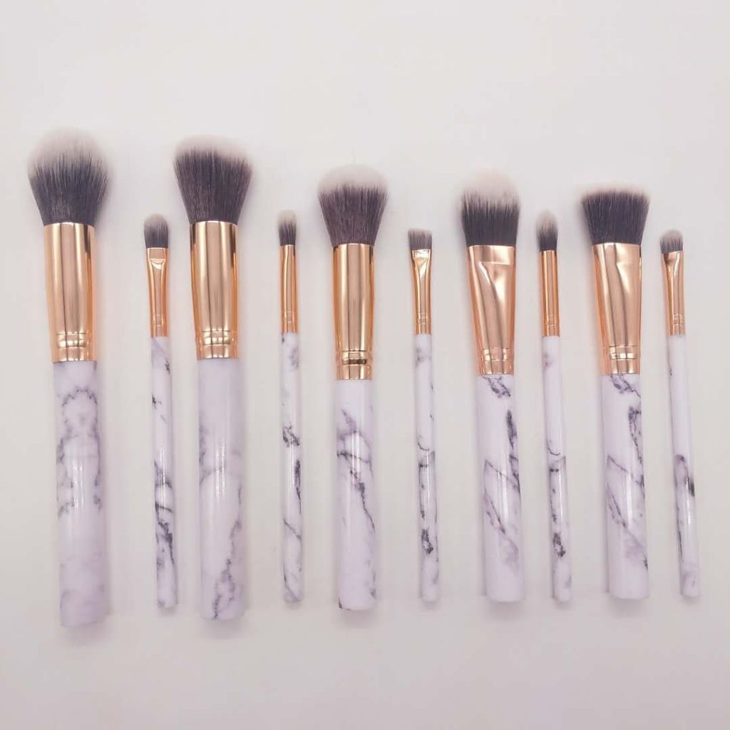 Makeup brush