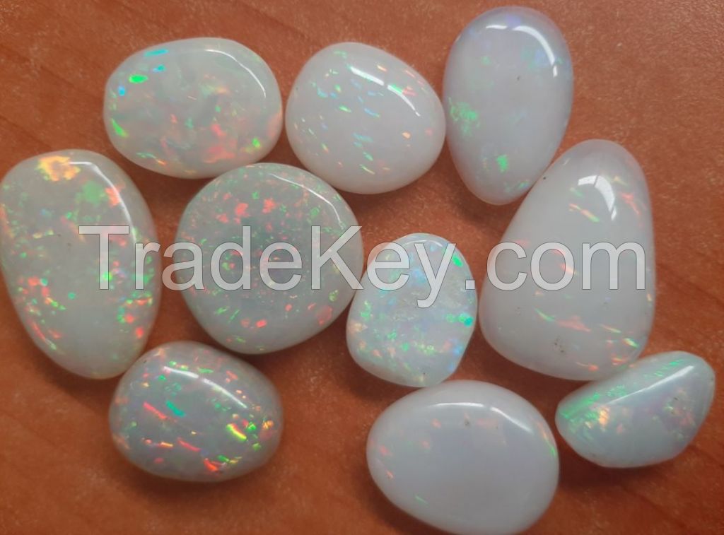 Rough or cut welo opals