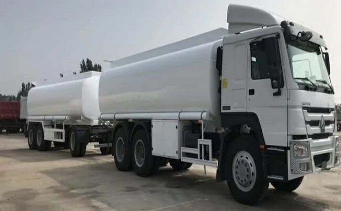 Sinotruk 6x4 371hp 28, 000 Liters 4 Compartments Oil Truck with Fuel Tanker Trailer Description