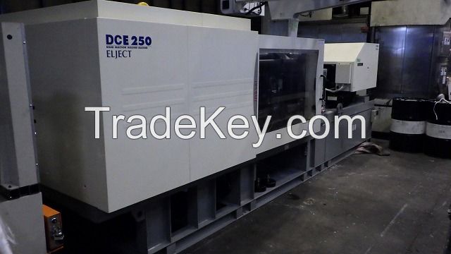 USED PLASTIC INJECTION MOULDING MACHINE