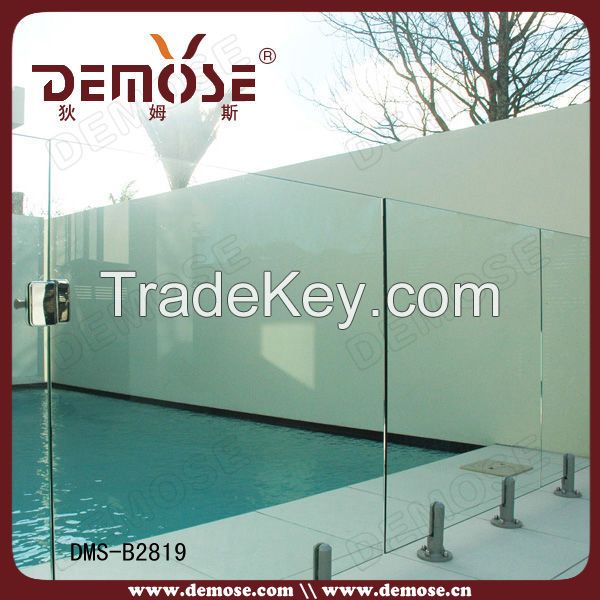 outdoor frameless plexiglass fence