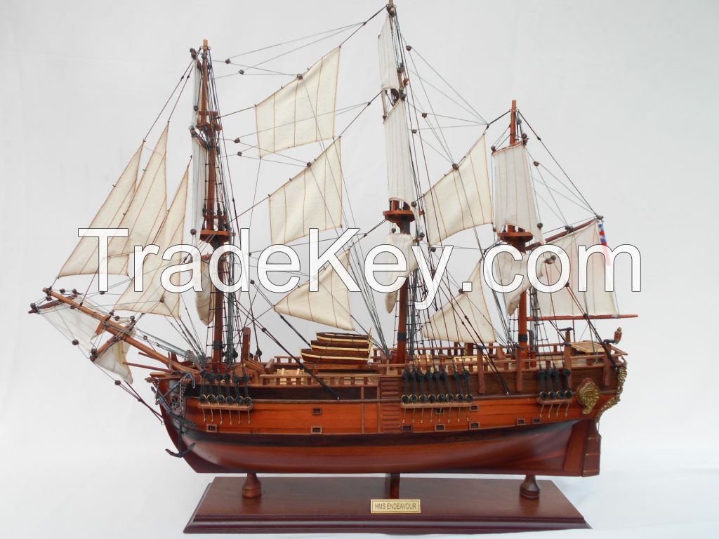 HMS/HM ENDEAVOUR 60cm Model Ships