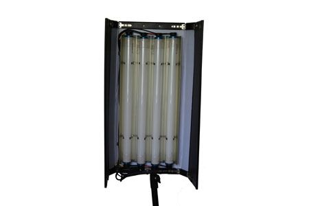 Kino Flo light 4 bank 2 feet with USA original tubes