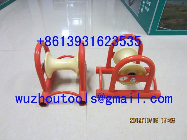 Split Duct Roller Guide (Outlet), Conduit Slipper Guide (Inlet)