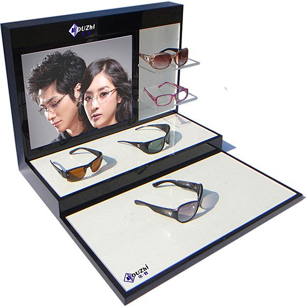 Glasses display stand for counters