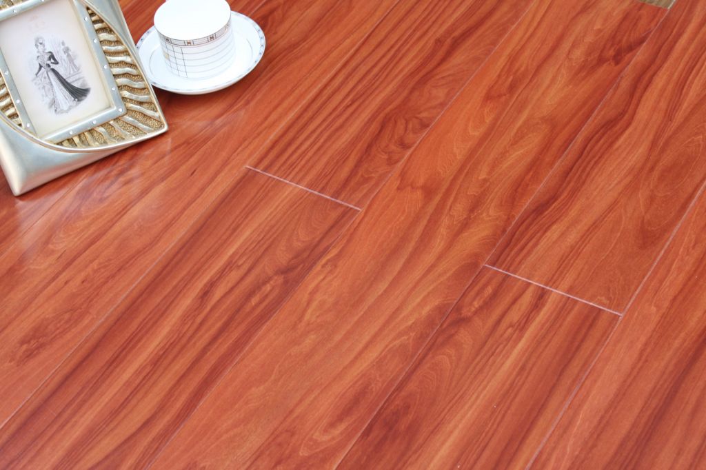 Laminate flooring low price