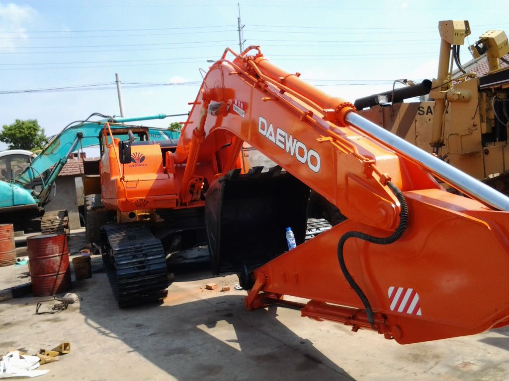 Used Daewoo  DH220LC-5 Excavator