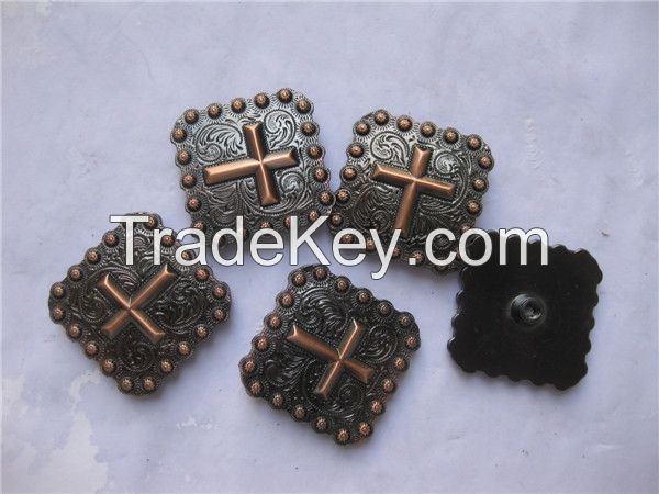 Cross Berry Western Conchos