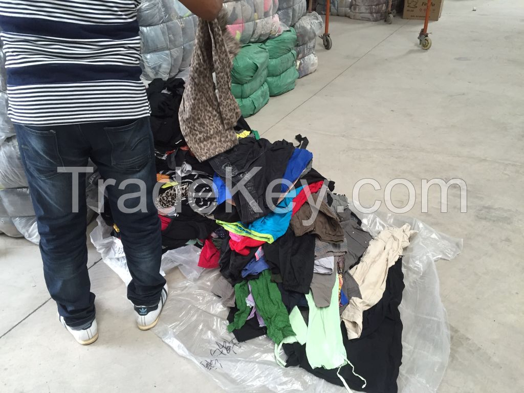 For Africa First class wholesale used clothing and used clothes in bales