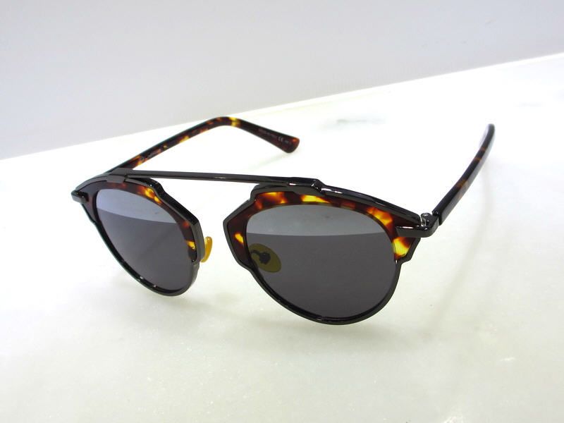 Irregular metal frame of round sunglasses