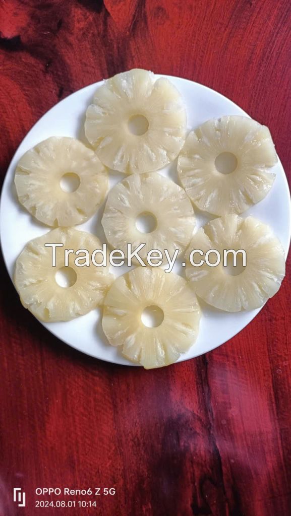 Canned pineapple
