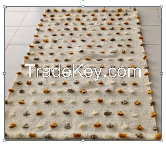 Tapis fond laine pompons en lin