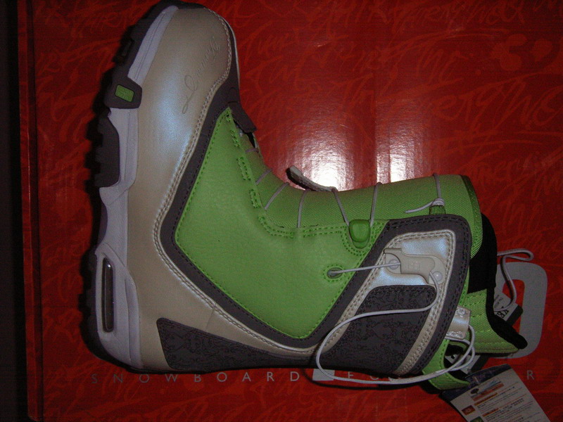 SNOWBOARD BOOTS