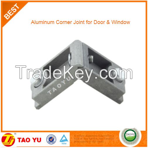 Corner connector for windows or doors