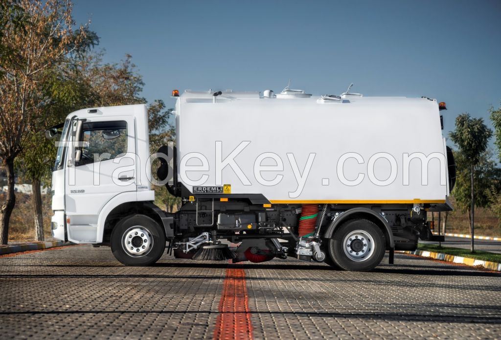 7 CBM Vacuum Road Sweeping Truck