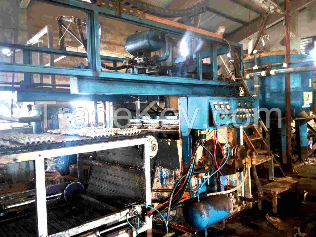 Egg tray molding machine