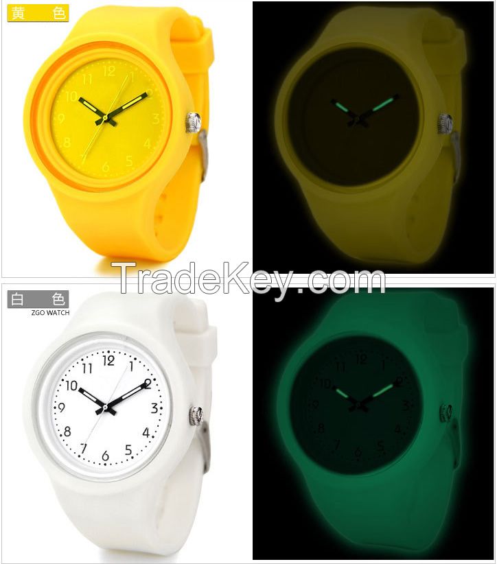 fashiont luminous waterproof silicone wristwatch