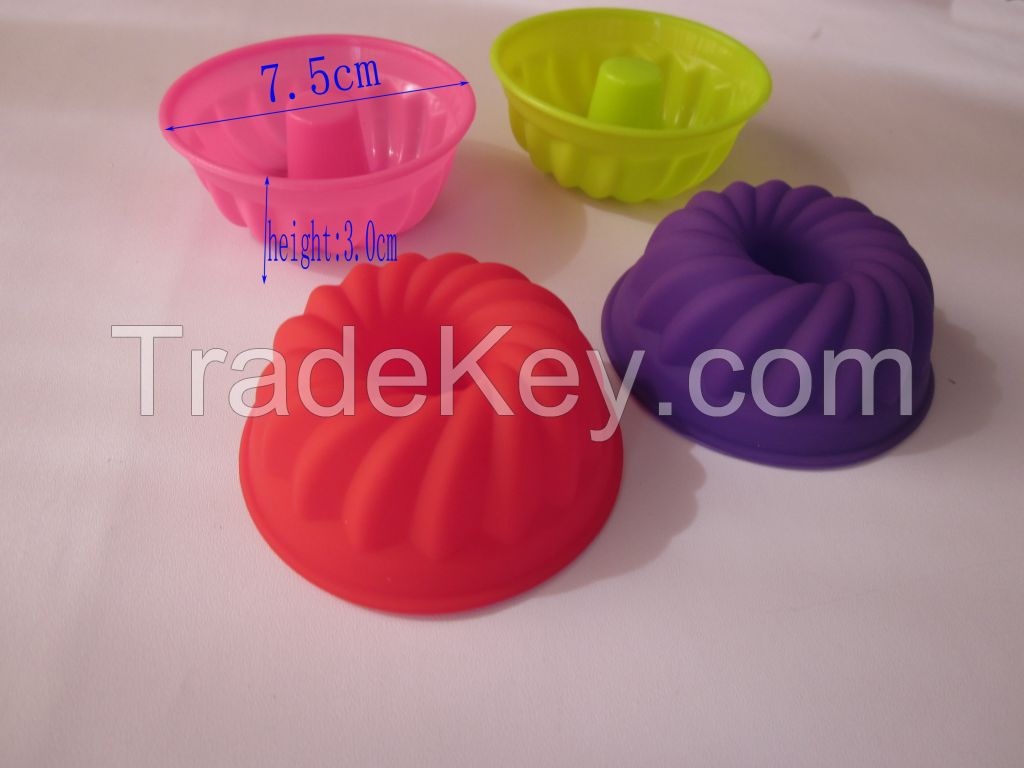 Silicone Bundt pans