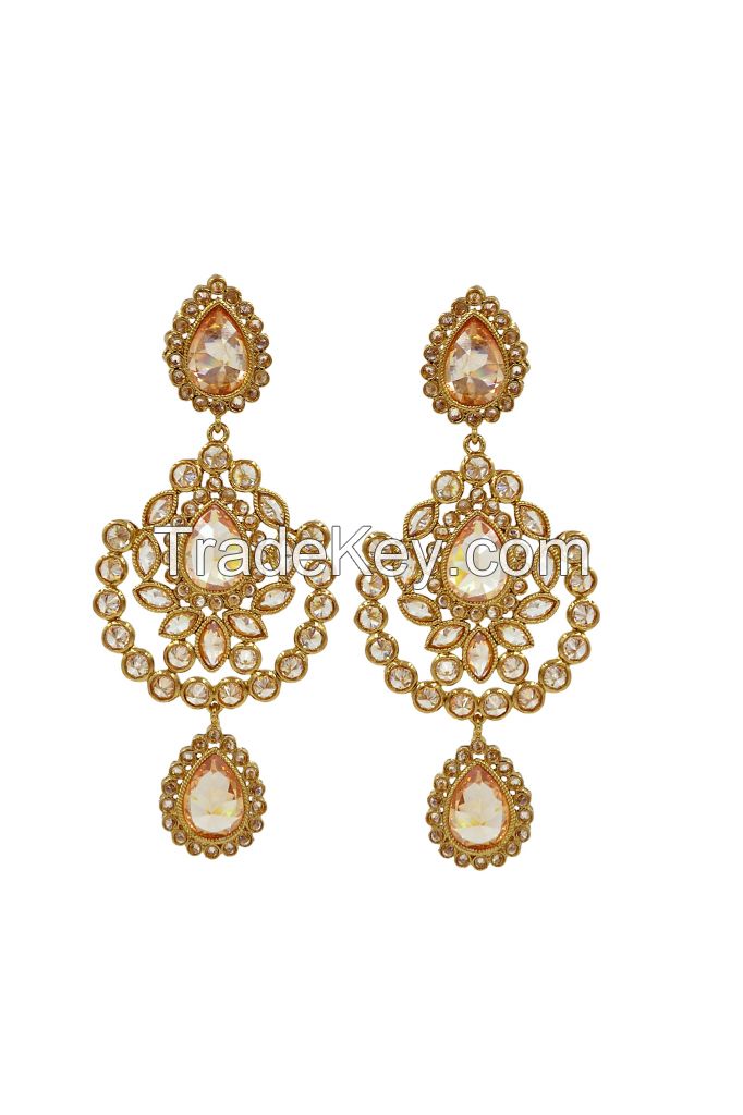 Gold with floral shaped earrring