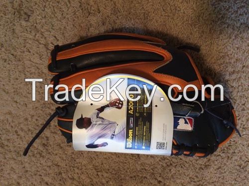 NWT GOTM NOVEMBER 2013 BASEBALL GLOVE