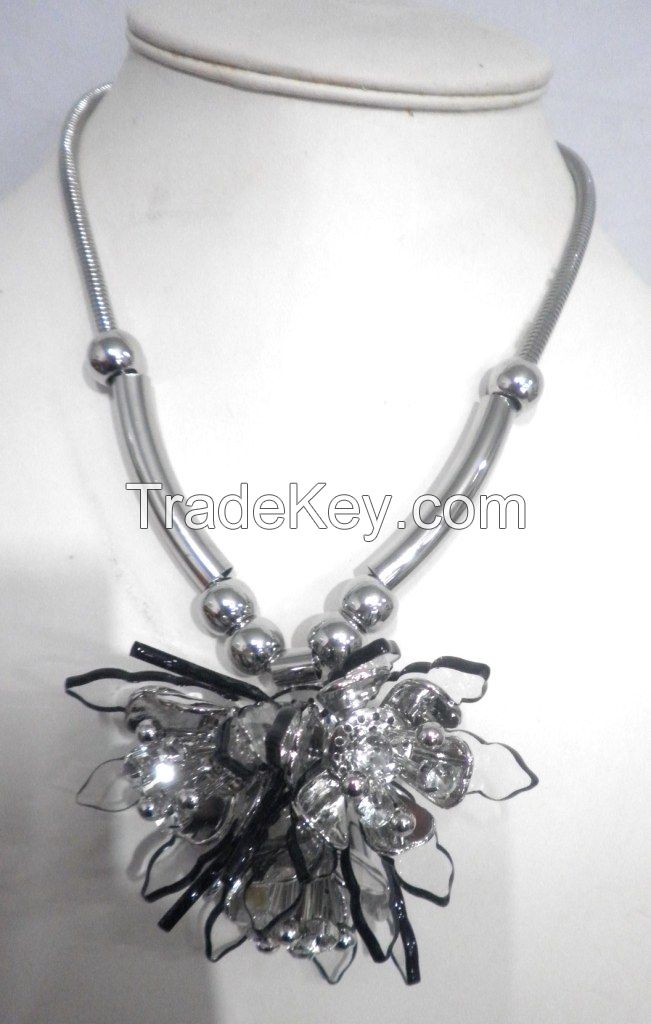 Flower necklace