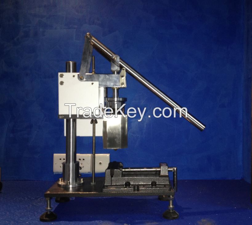 Hand Operation Plastic Injection Moulding Machine For Small Part