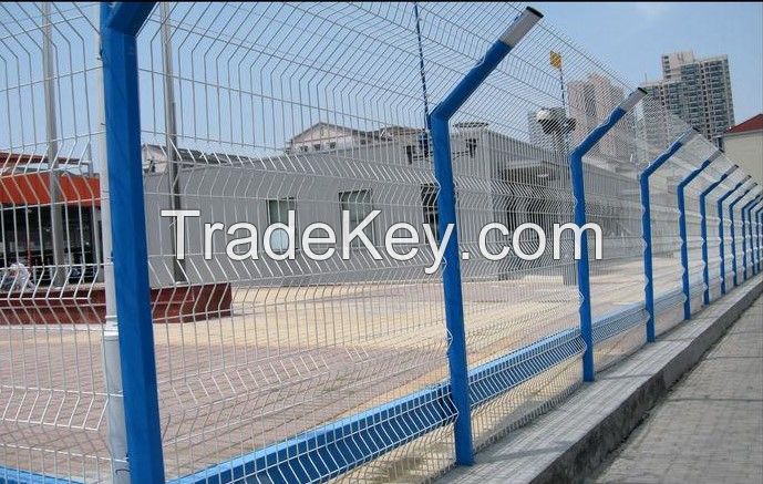 curvy welded triangular bending wire mesh fence