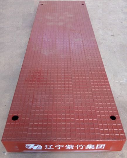 Road decking panel