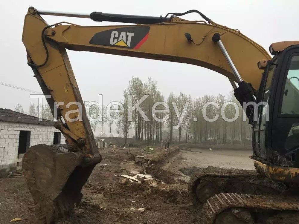 CAT323D