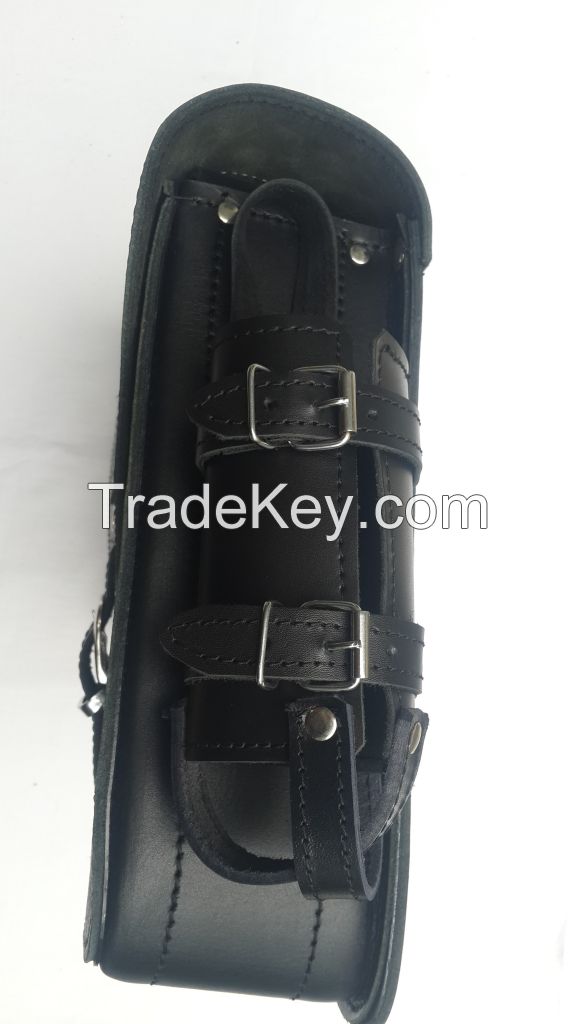 SK0014 SOLO HARLEY SPORTSTER BLACK LEATHER CHOPPER BAG WITH BOTTLE HOLDER