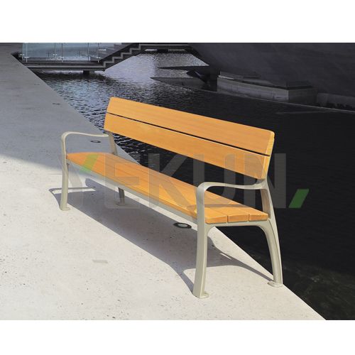 Premium Outdoor &amp; Site Furniture Company (MODERN CLASSIC BENCH)