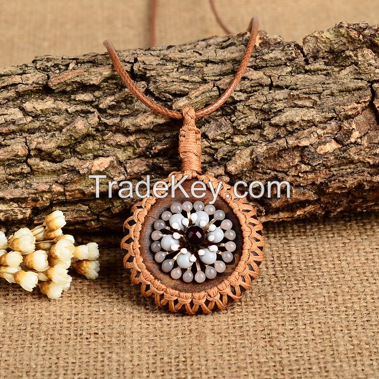 2016 European fashion wooden buckle Flower Pendant Necklace