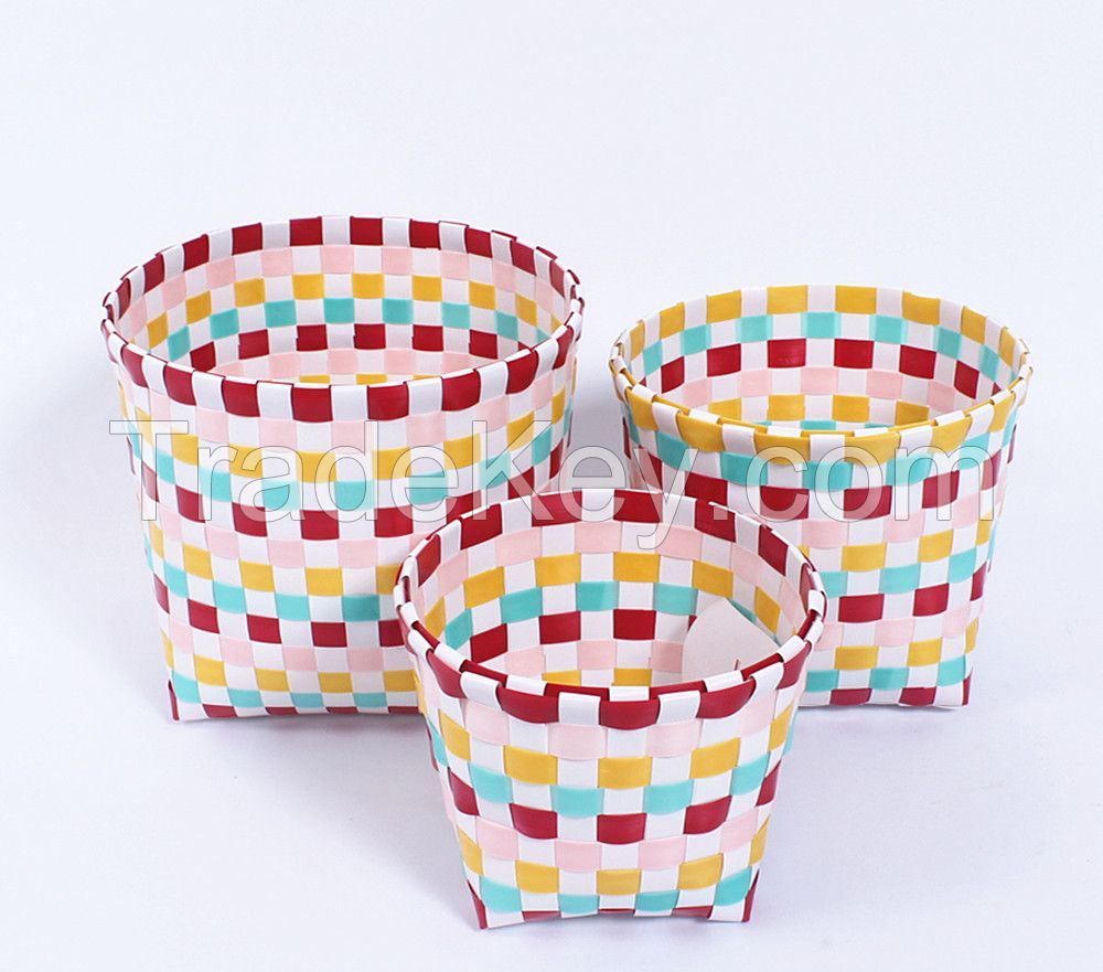  Circular storage baskets of three-piece suit