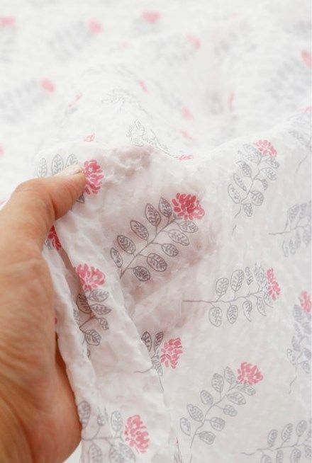 Printed polyester shirsaker fabric - breeze