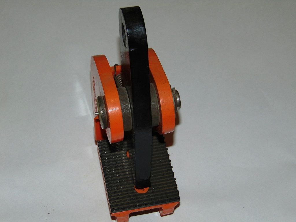 Horizontal plate lifting clamp