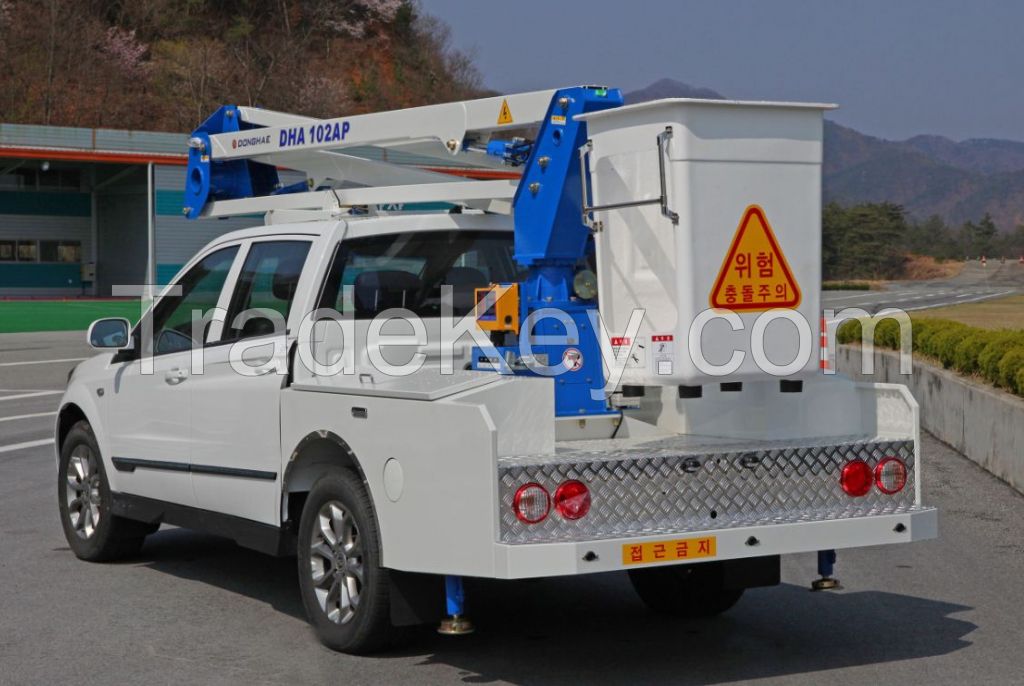 Articulated aerial platform DHA102AP/DHAS120AP with pick-up truck