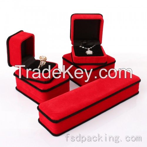 Jewellery Boxes in All Types - Velvet and Leather 