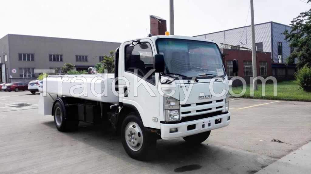 Lavatory service truck