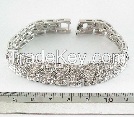 italina silver bracelet with crystal stone