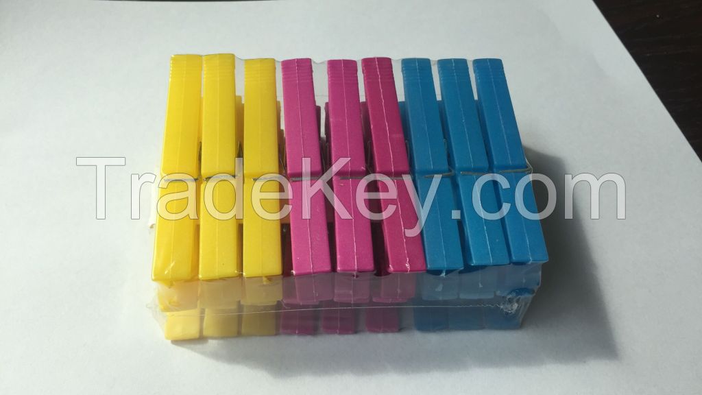 PLASTIC PEGS