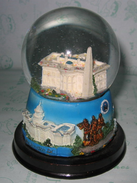 Polyresin water globe