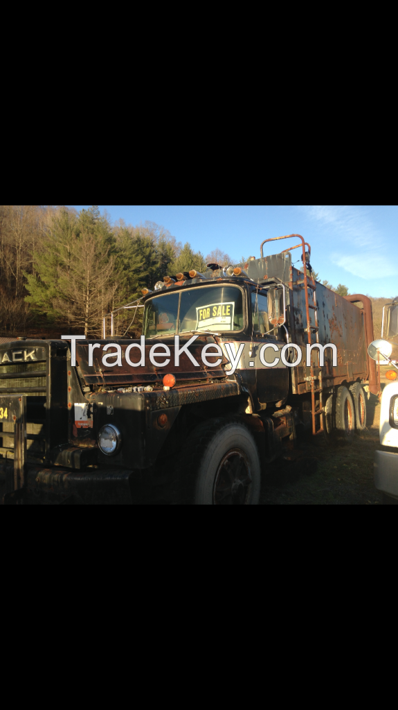 Mack DM 800 water truck 