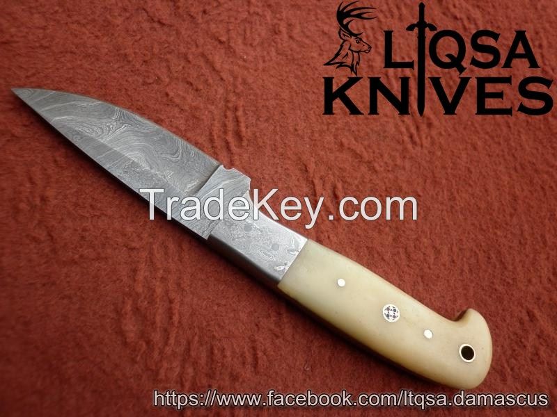 Damascus steel hunting knife 