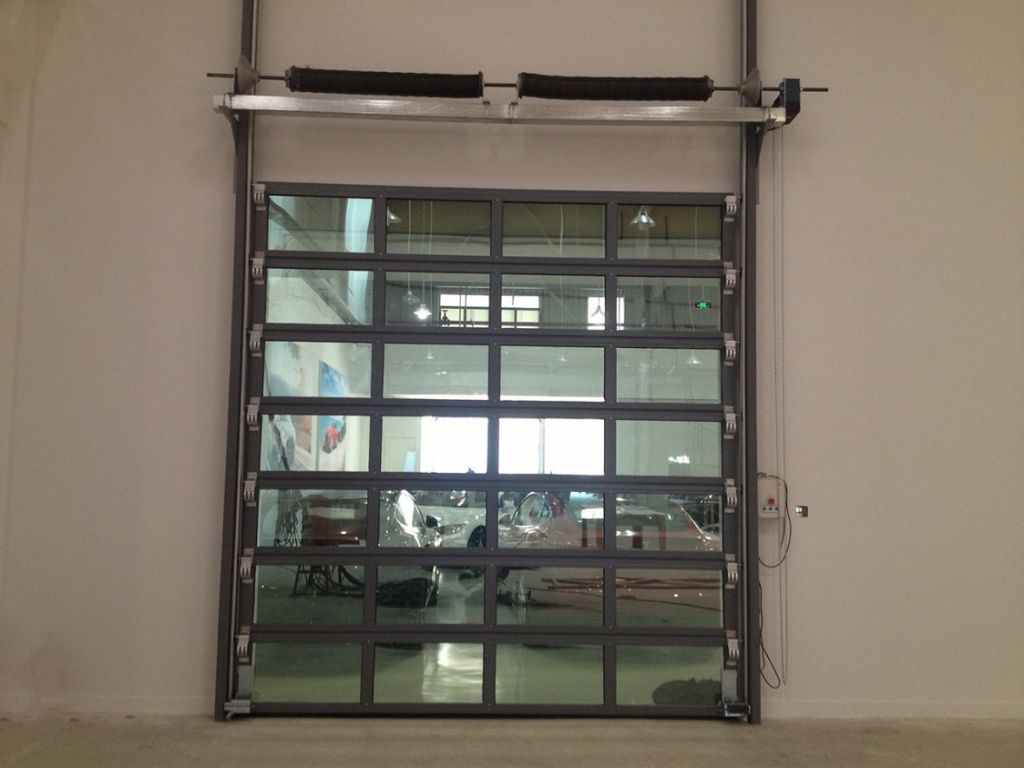 Industrial transparent sectional door