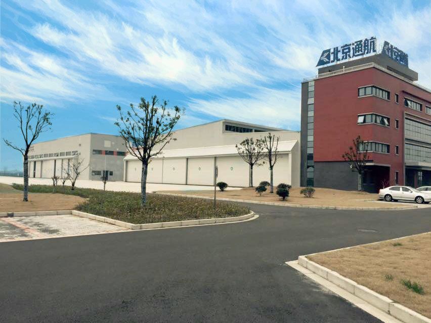 Flexible hangar door