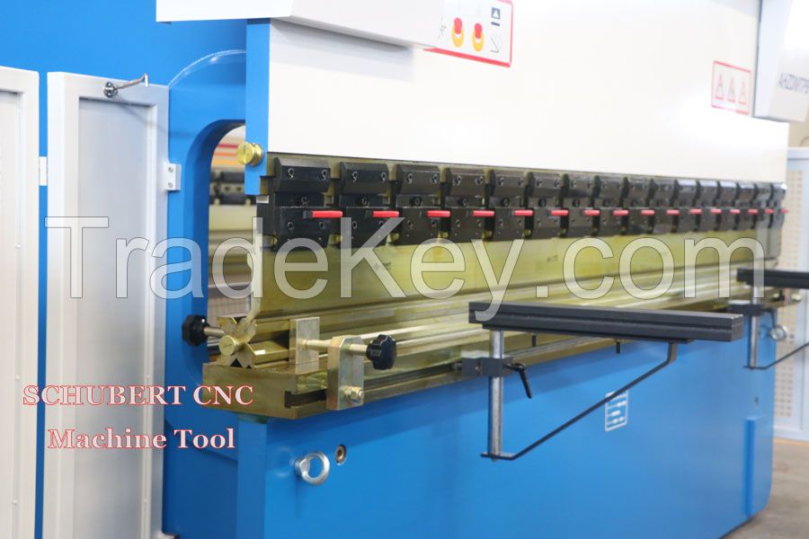 Hydraulic press brake machine