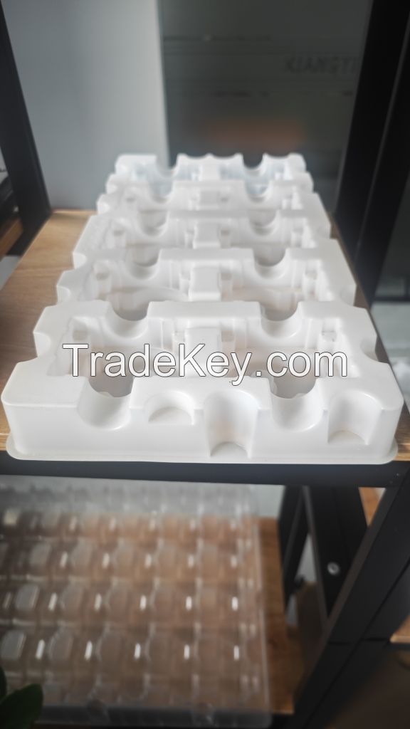 Plastic tray